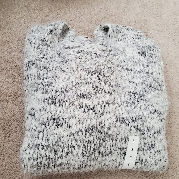 Clothes - Picture 5 of 16